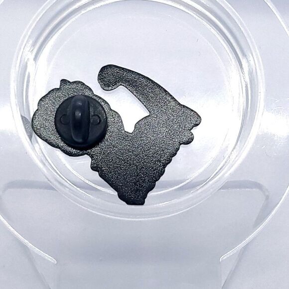 Retro Rosie the Riveter Novelty Enamel Lapel Pin Backpack Hat Lanyard Jewelry - Picture 3 of 3